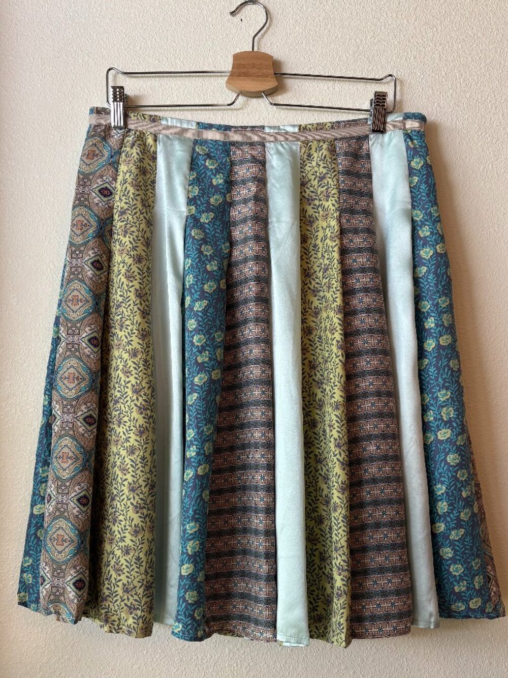 EUC J. Jill 100% Silk Patchwork Panel Skirt Midi Pleated Floral Paisley Flowy 12